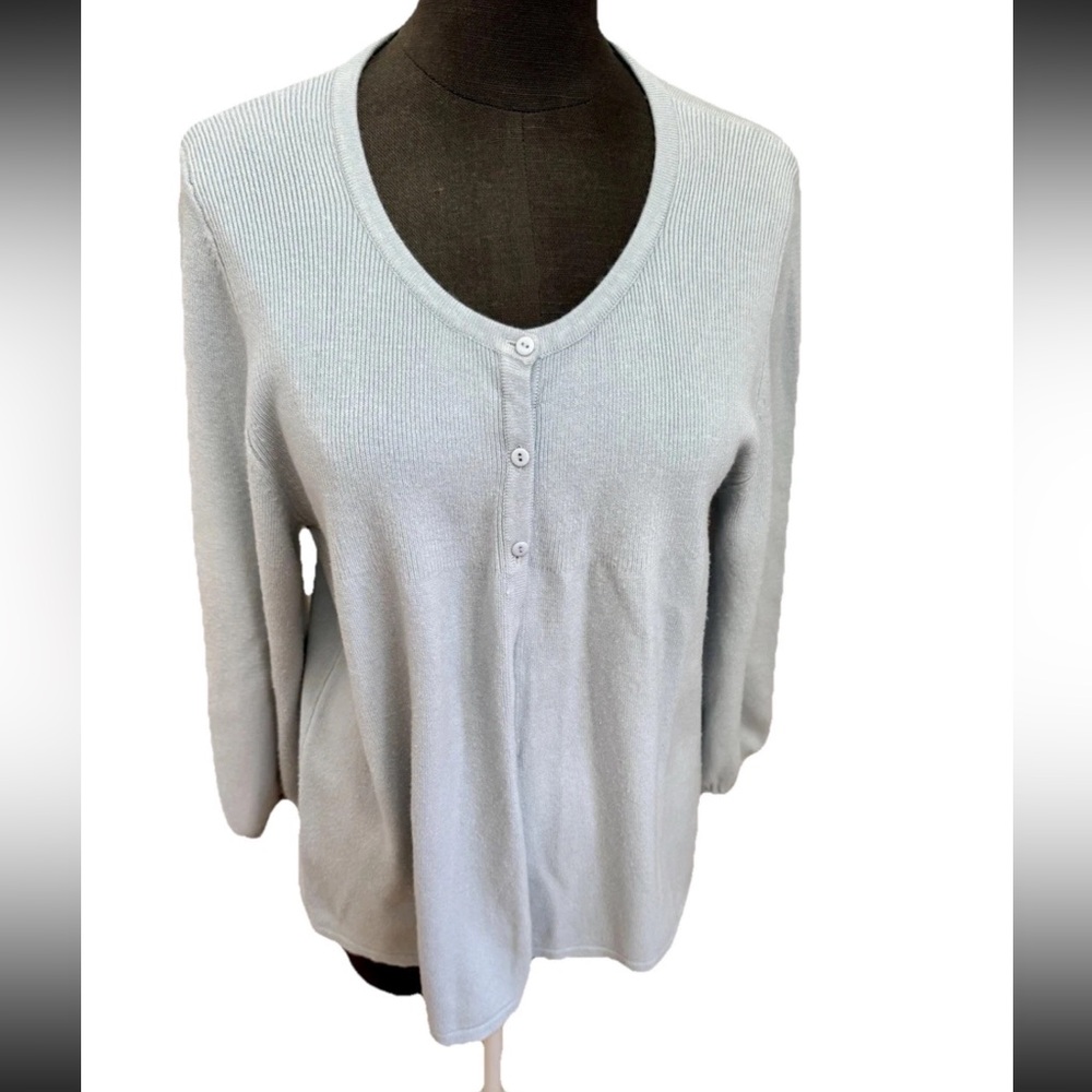 United States Sweaters baby blue soft & stretchy three button cardigan, size XL